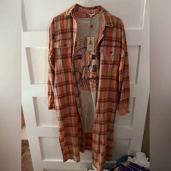 New Easel Willow Plaid Duster and Foryeri Wild West T-shirt tee Dress